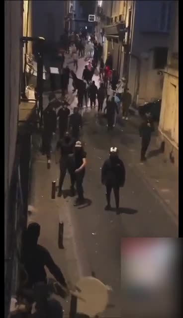 France - Clashes break out tonight in Angers between rioters and far-right activists
