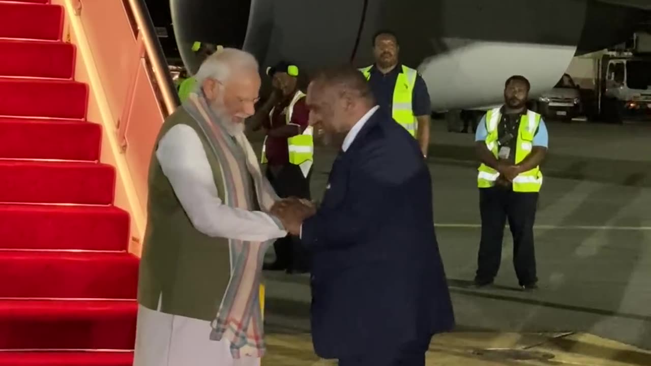 Never seen before visuals| Papua New Guinea PM seeks PM Narendra Modi blessings