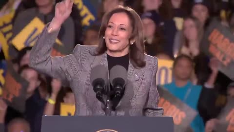 Awkward moment at Kamala Harris rally.