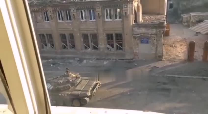 An anti-tank rocket barely scratches a Russian T-72B3 tank