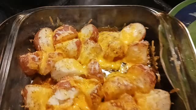 YUMMY CHEESY POTATOES!