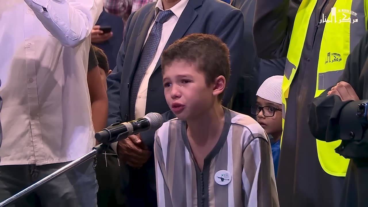 VERY EMOTIONAL- YOUNG BOY CRIES WHILE SPEAKING TO MUFTI MENK