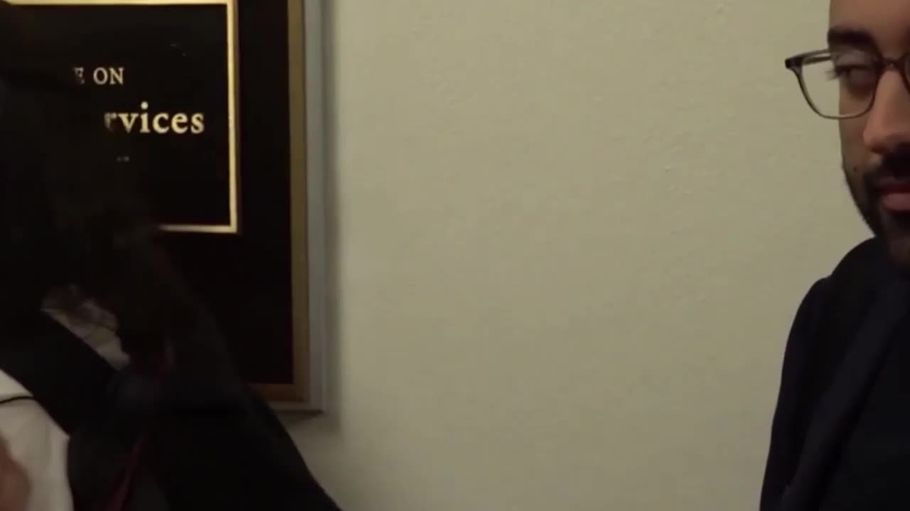 Alex Jones Confronts Oliver Darcy