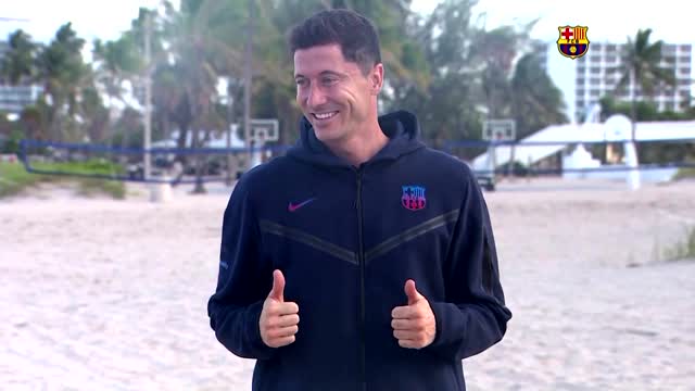 Robert Lewandowski joins Barcelona