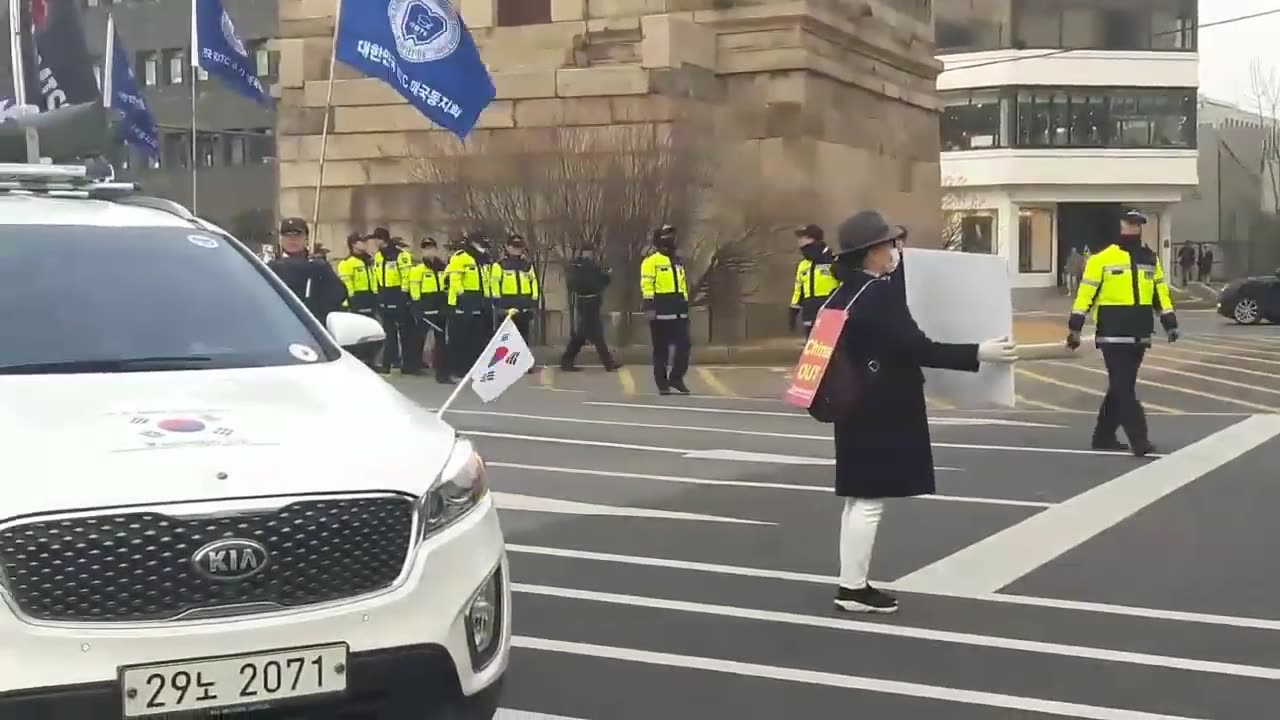 20190318_V3_S01(_9Hecl52sHg)20대 젊은 청년 과감히 아스팔트에 나와서