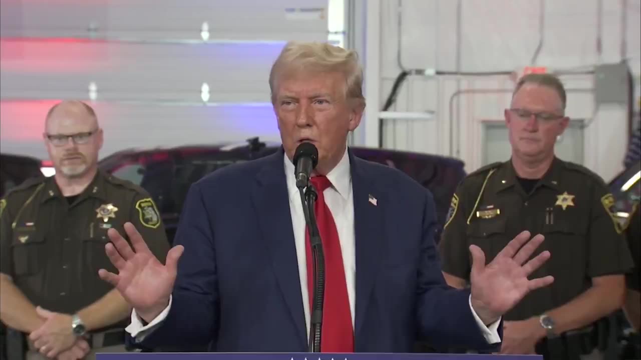 HOLY MOLY! Trump just Destroyed a Reporter for asking a dumb white supremacy question