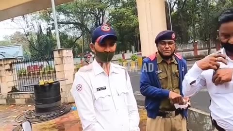 Police ko dekya jadu