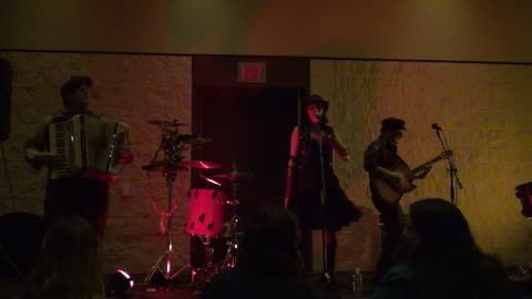 MegaCon 2012: Frenchy and the Punk (4) - Le Train