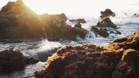 FREE NO COPYRIGHT 4K HD VIDEO OF WATER CRASHING OVER THE ROCKS