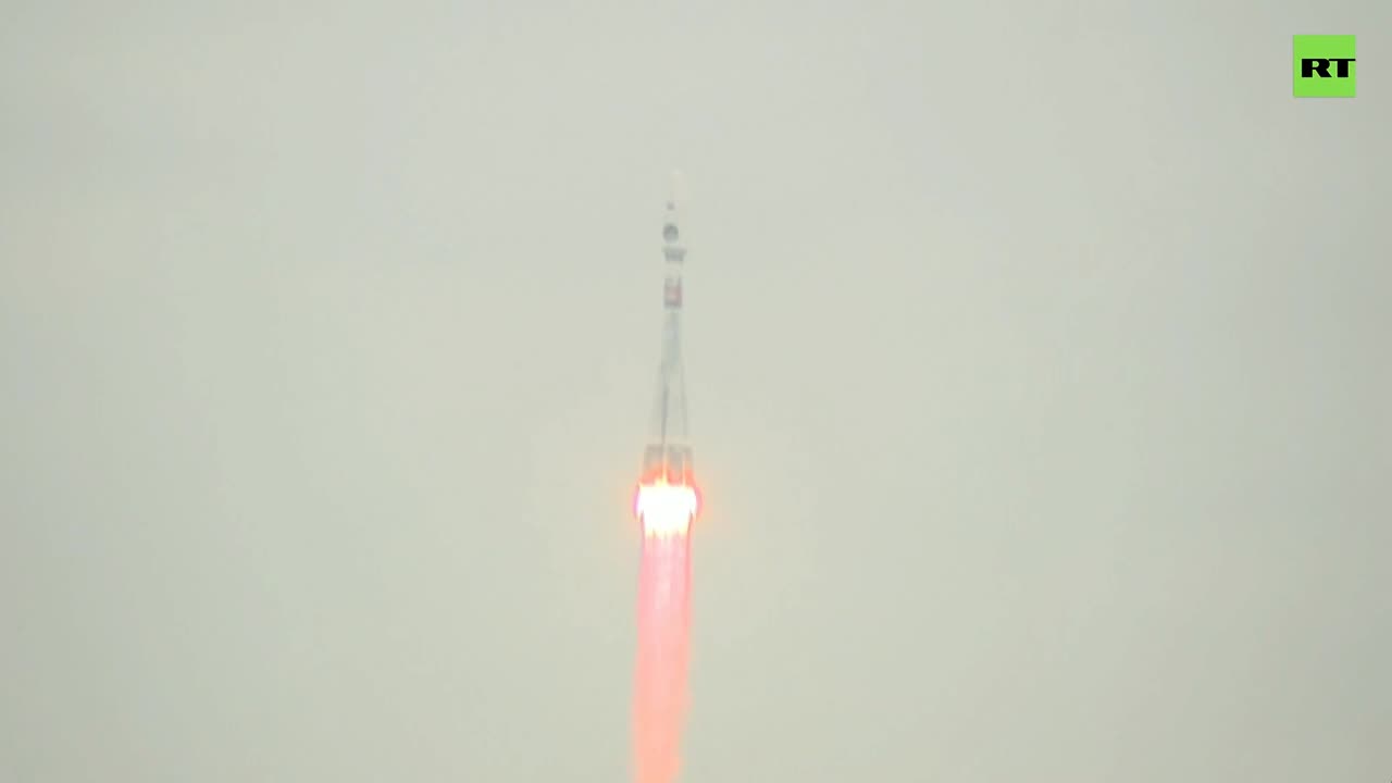 Luna-25: Russian lunar probe blasts off in historic mission