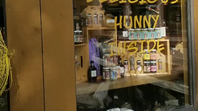 Bees 🐝 Honey Tea Syrup 🐝 Frankenmuth, Michigan