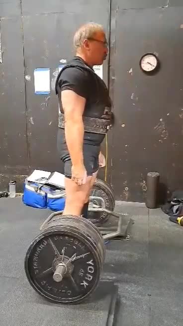 835 lb trap bar DL