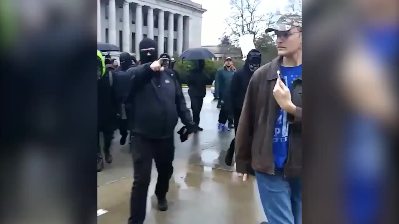 Dec 7 2019 Olympia Washington 1.0 antifa mobbing small group of right wing people