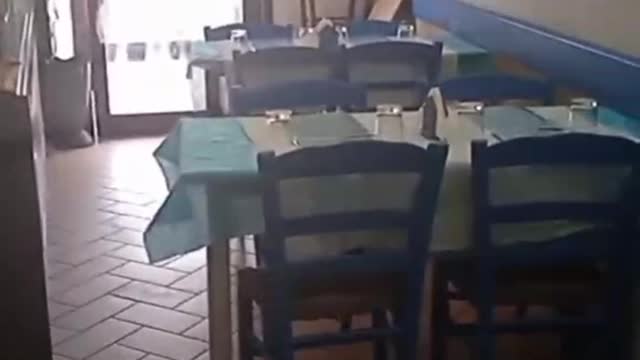 Ristoratrice: 10 anni di sacrifici buttati, ristorante vuoto. Ma non volevano il Green Pass?