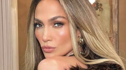 ***The Internet Is Roasting Jennifer Lopez***