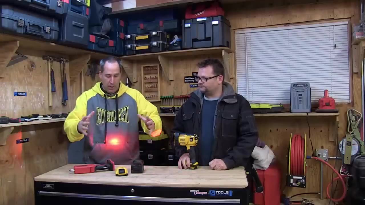 Review of the Dewalt DCL043 Cordless 18V / 20V Max Jobsite LED Spotlight Torch