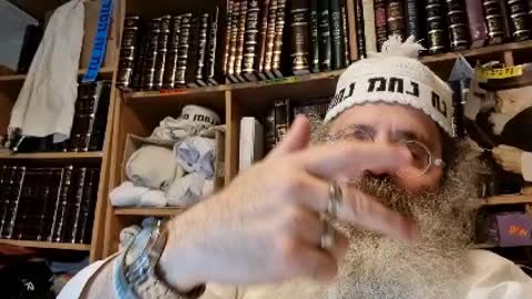 בין דדי אשה טפח סבר רב אחא בריה דרבא קמיה דרב אשי למימר טפח למעליותא - שיר נ נח מסכת כתובות דף עה