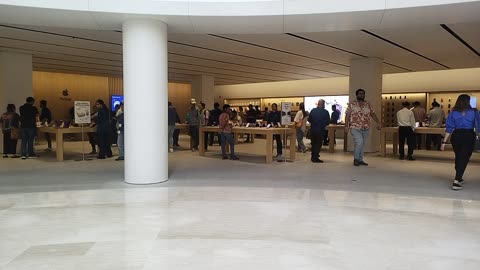 Apple own store ✌️👌