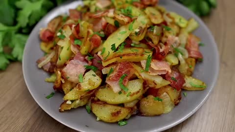 Fried potatoes with bacon and onions. Simple and quick dinner!