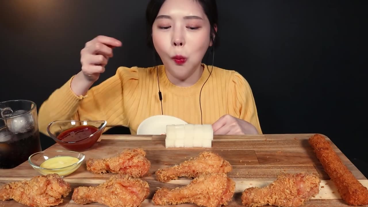 Fried Chicken Drumsticks Mukbang ASMR바삭끝판왕 BBQ 황금올리브치킨 먹방_--치즈스틱 새우스틱까지 양념에 푹푹 찍어먹기