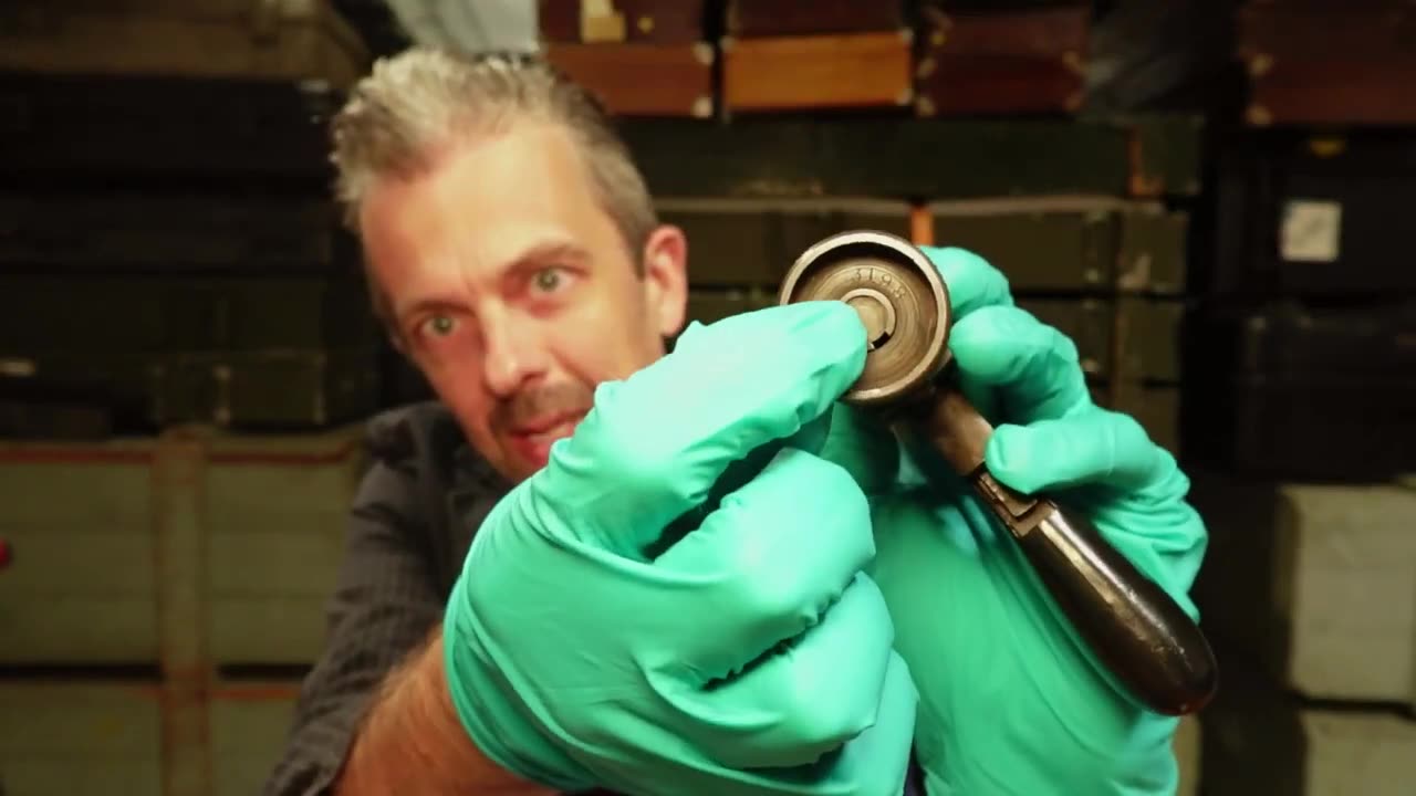 Firearms Expert Reacts to Fallout: London's Guns