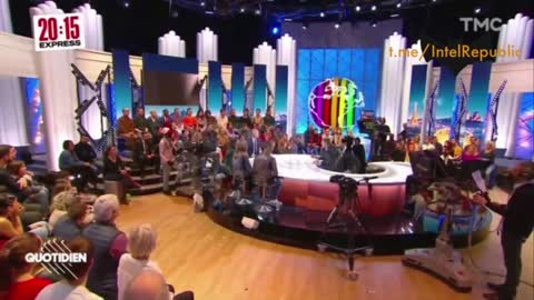 Video shows MOMENT Ukrainian army positions in Druzhkovka, Donetsk region come under Russian attack