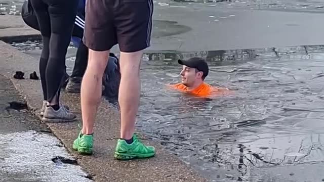 Runner rescues dog from Pontefract Park lake