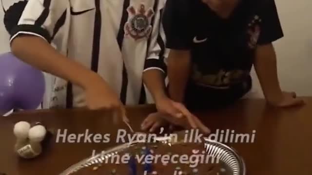 Look at his younger brother's reaction