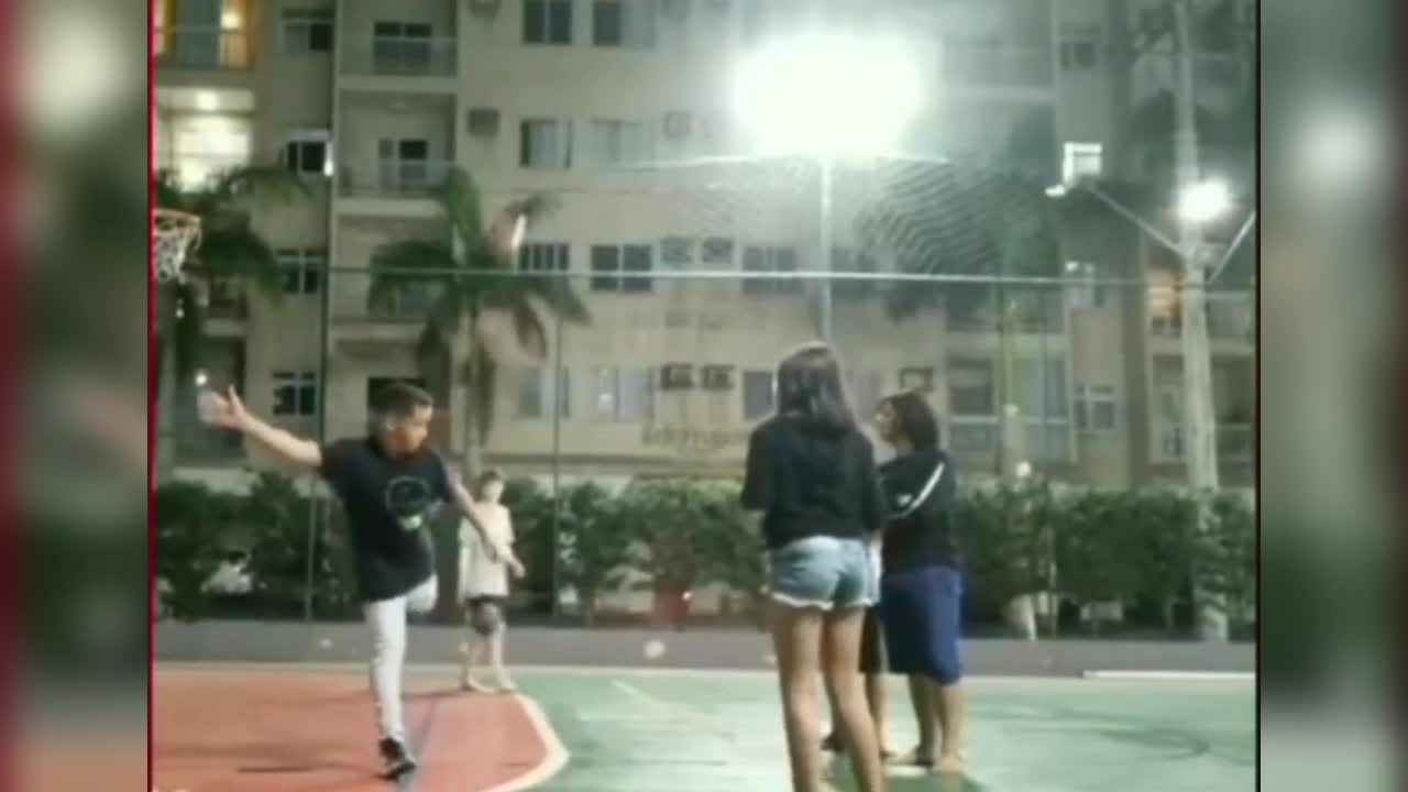 Esto te pasa por creerte René Higuita!!!