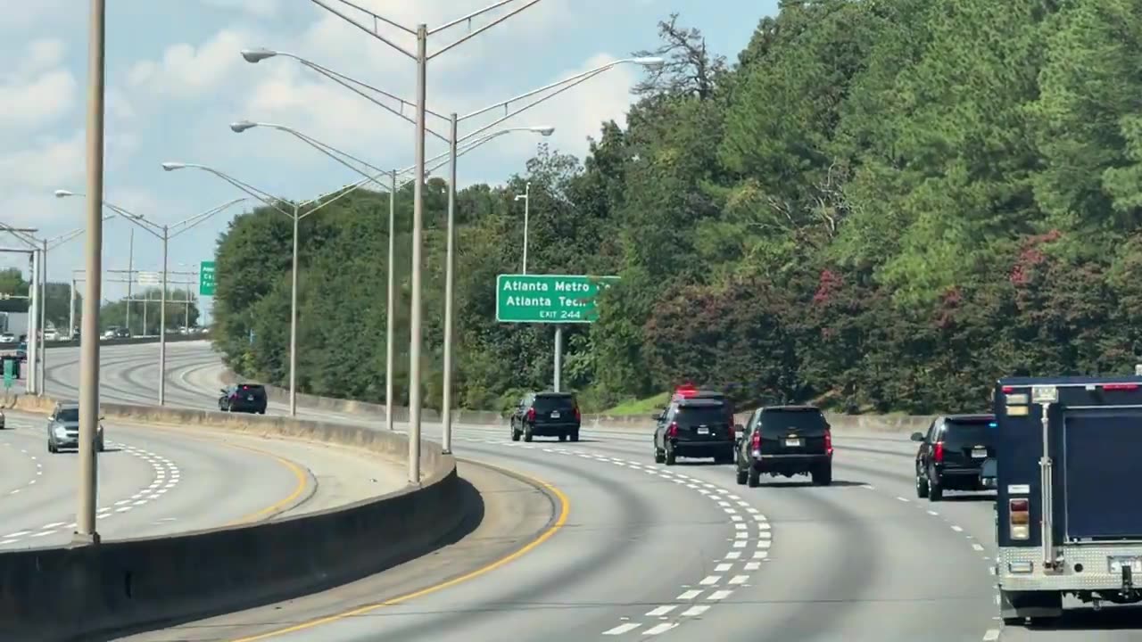 President Trump en route to a campaign rally in Atlanta, GA 🇺🇸 🍑