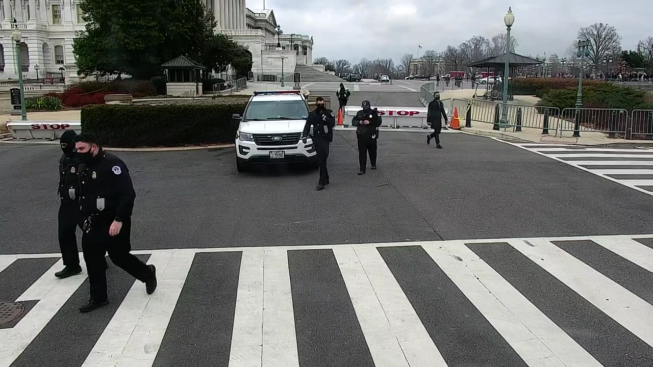 0687USCG00K25SouthBarricadePlaza_2021-01-06_10h40min01s217ms.mp4