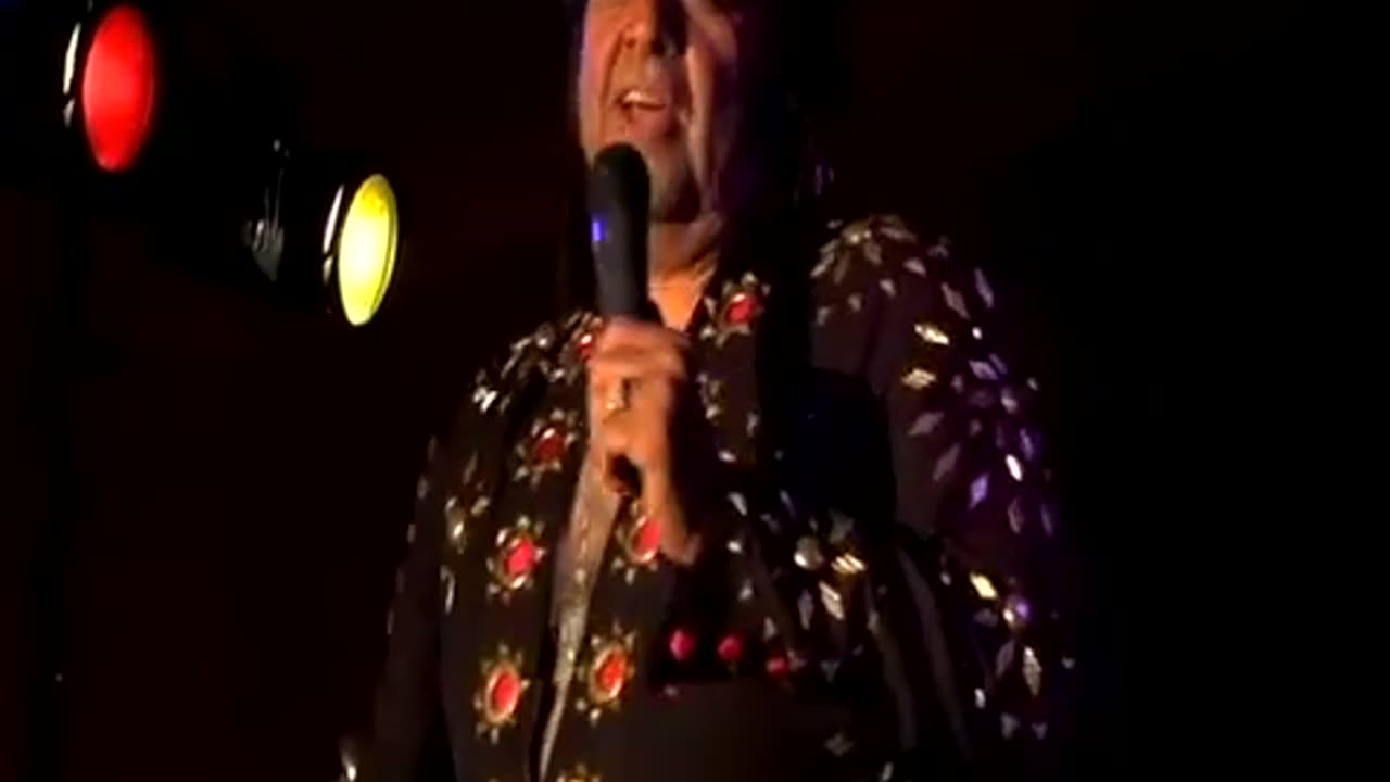 Domingo Carvajal sings 'Blue Christmas' at Elvis Day 2008