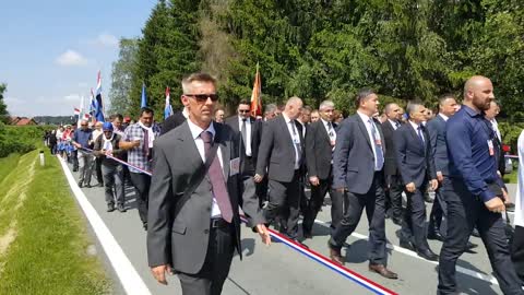 MInistri hodaju preko "Smrt fašizmu"