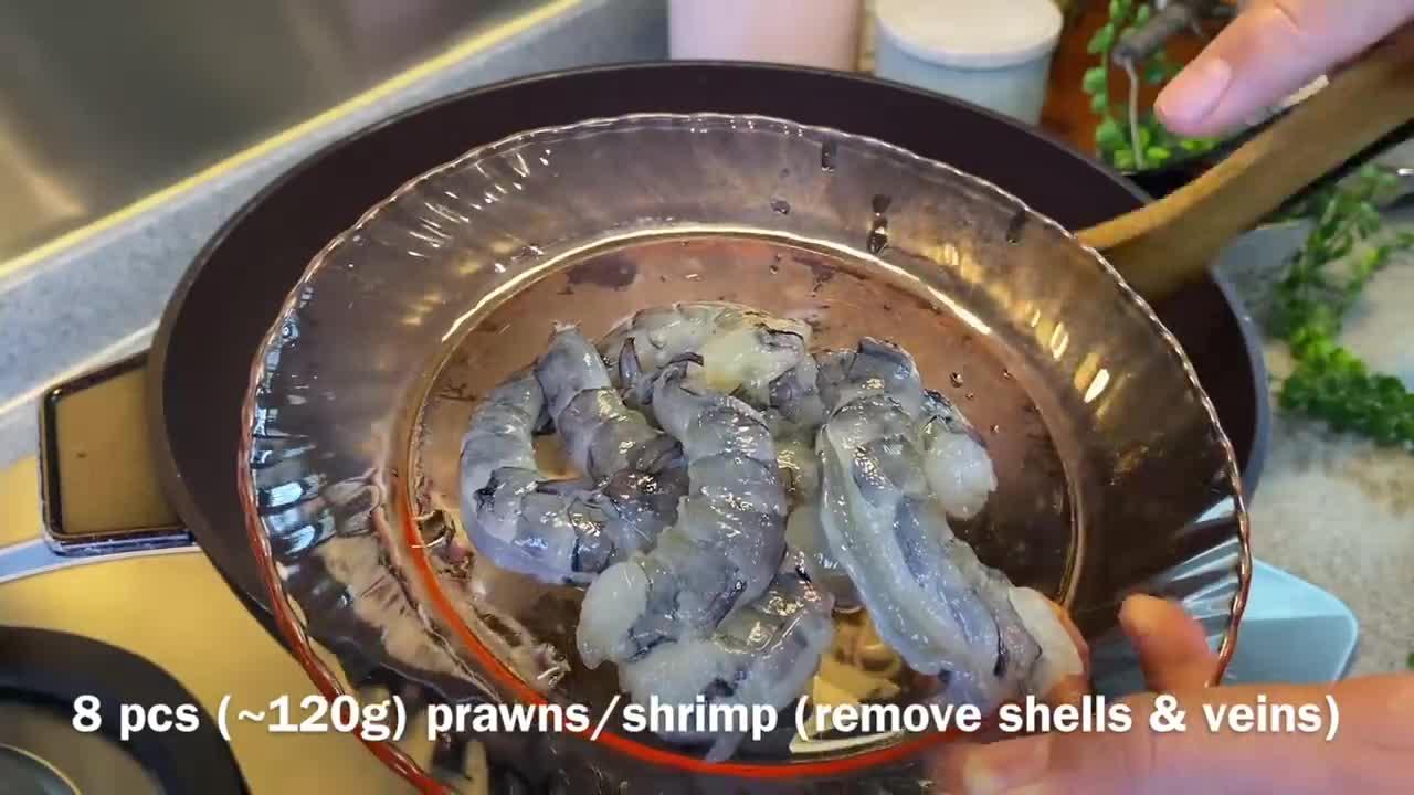 Easiest Shrimp Udon Stir Fry in Garlic & Onion Sauce Recipe 洋葱蒜香虾仁乌冬面 Chinese Prawn Chow Mein