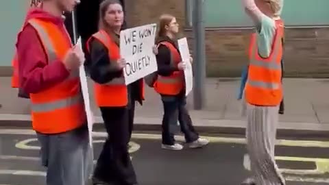 No one likes 'Just Stop Oil' fake climate change protesters!😁