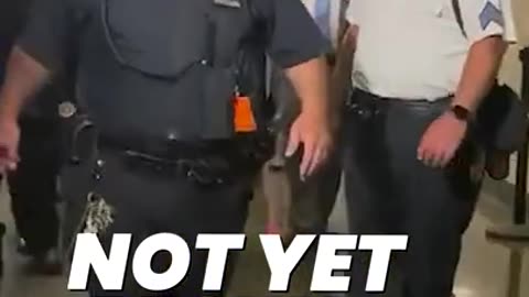 bannon-surrenders-to-manhattan-da