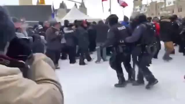 Police Push and Run Towards Protesters in Ottawa