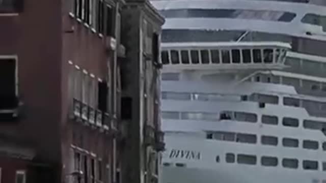 SHIP CRASH