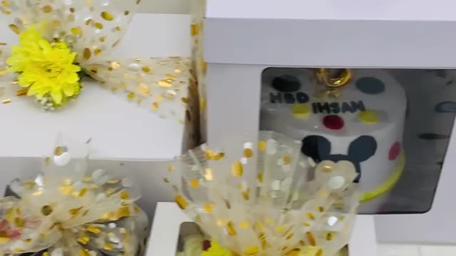 #shorts Mickey Mouse Cake / Chocolate truffle Cake / Cup Cake / Birthday Hamper Set #Youtubeshorts