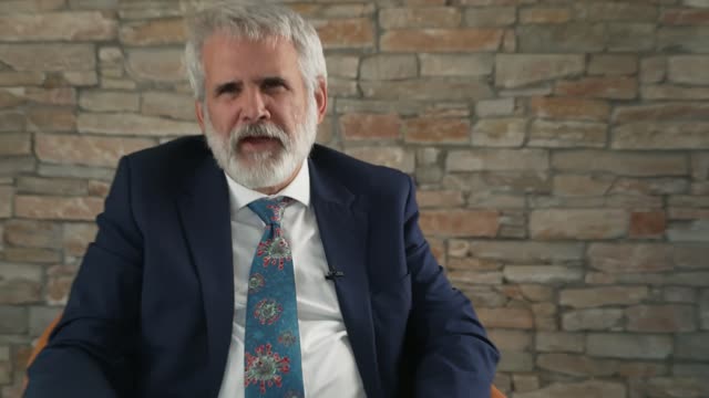 Dr Robert Malone- Full interview.