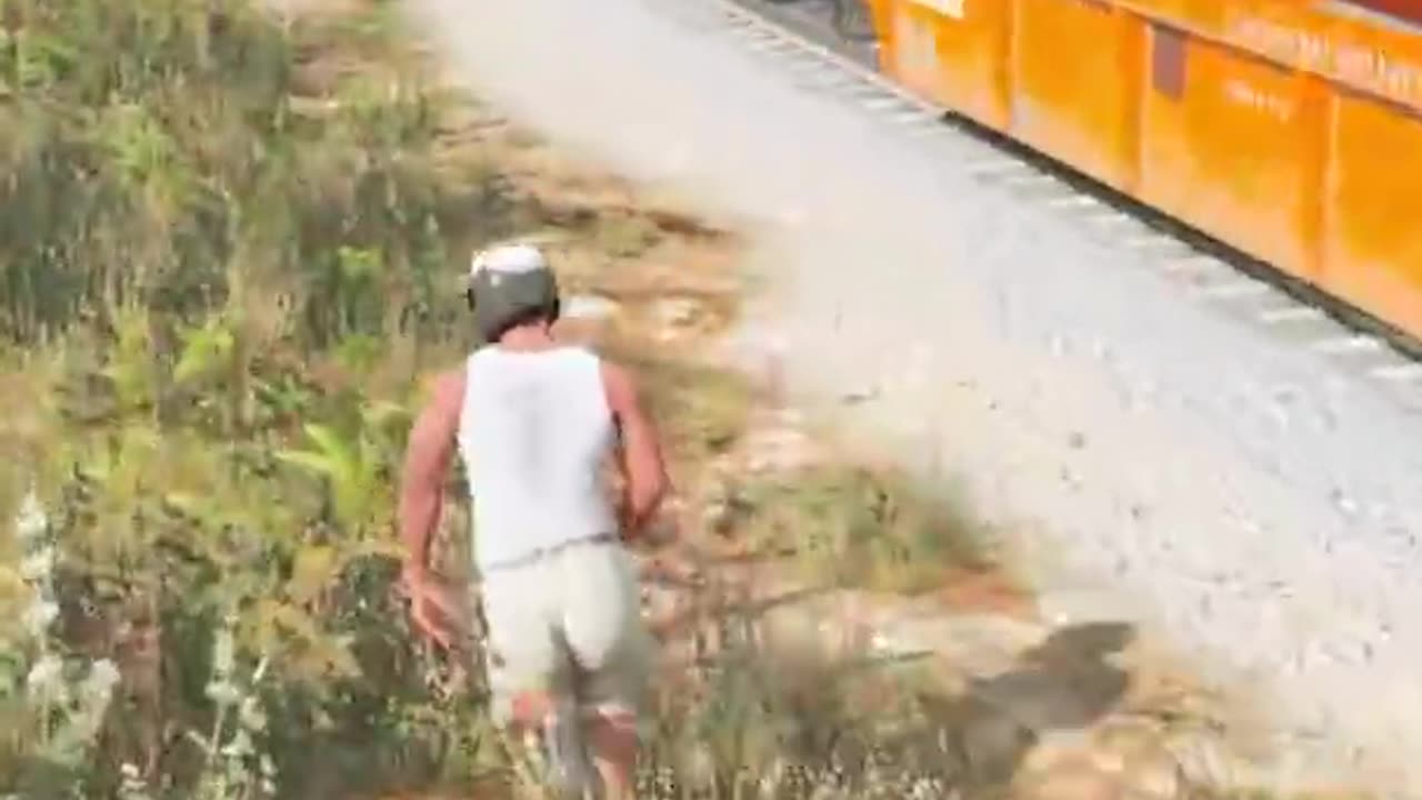 FRANKLIN TRICK BILLIONAIRE & HIJACK TRAIN TO STEAL LUXURY CAR! #shorts #gta5