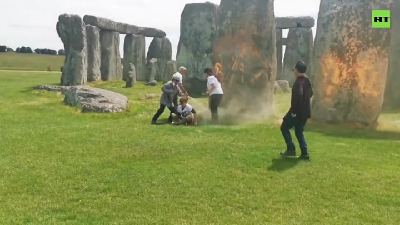 Low Iq Morons - Eco activists vandalize Stonehenge