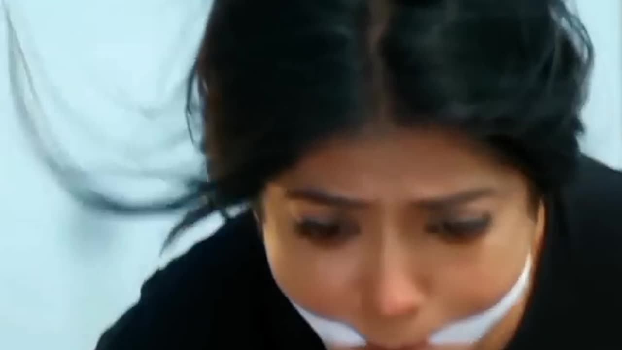 A boy saves her girlfriend life