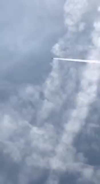 You can see in this clip exactly when they turn off the chemtrail...