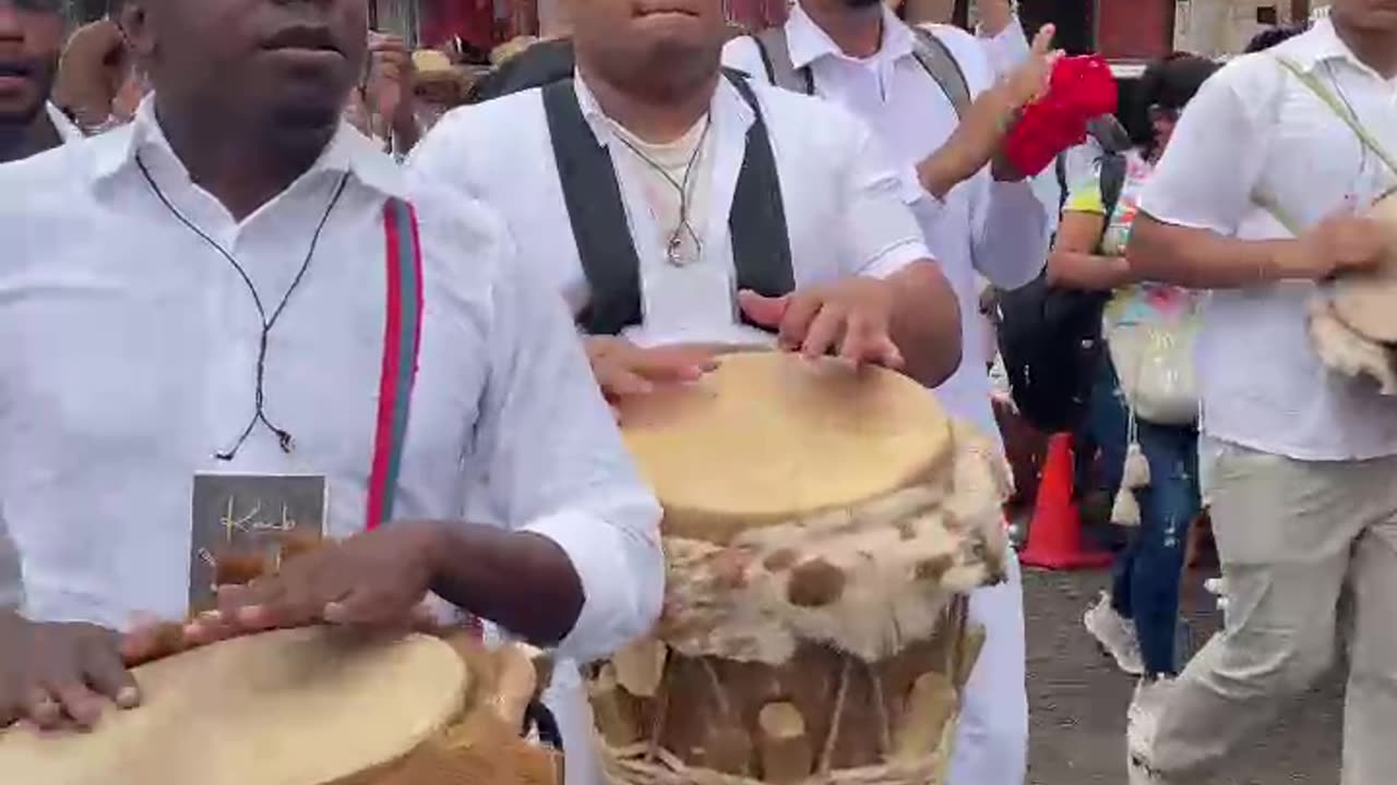 La lluvia no pudo detener el Cabildo de la Escuela Normal Superior