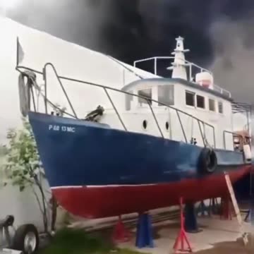 🔥 Russia: 8 vessels burned down at the Mytishchi Yacht Club in Moscow.