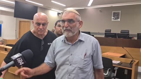 ד"ר מיכאל בן ארי הגיע לתמוך בלוחמים בבית המשפט.