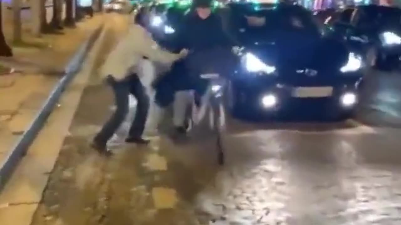 FRANCE: Young NATIONALIST Defends Old Woman Against CRAZED Migrant