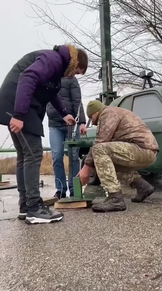 Another Ukrainian banderomobile - communication repeater on the chassis of the Soviet "Volga"
