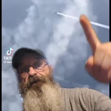 Chemtrail Sprayer Turns Off in the Sky